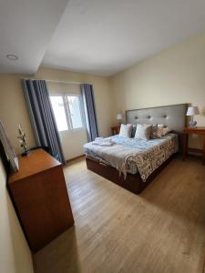 Blue Horizon, Sea and Mountain view