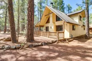 9 Mi to Rainbow Lake Woodsy Pinetop Cabin with Deck - Indian Pine