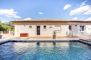 Maisons de vacances Spacious house with swimming pool : photos des chambres