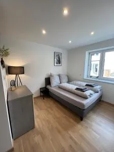 Gemütliches Studio-Apartment in Karlsruhe Neureut - Nähe Uni-KIT-Messe, Fußbodenheizung, Regendusche, Waschmaschine, Stellplatz - Eggenstein-Leopoldshafen