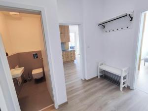 Quietly oriented city center apartment with Free Parking, Netflix and balcony