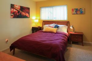 Peninsula Hideaway Apartment • Alamitos Bay