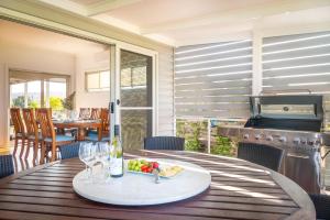 Kulang Lodge in charming Broke with Large Swim Spa and games room suits up to 8 guests