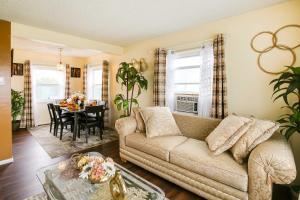 Centrally Located Compton Retreat Patio and Grills