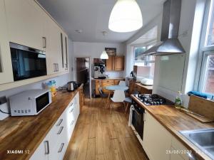 St Lucia women only lodge Leicester long stays