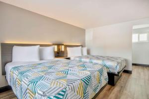 Two-Bedroom Suite - Non-Smoking room in Americas Best Value Inn Eureka