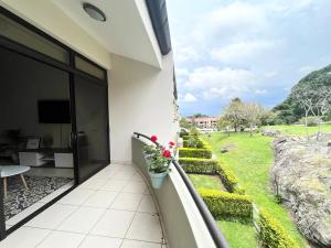 CR MARIPOSA RENTALS Comfortable penthouse, AC, pool, gym, tennis