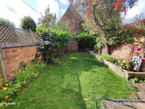 St Lucia women only lodge Leicester long stays