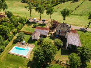 Maisons de vacances Holiday home with pool in Coubjours : photos des chambres