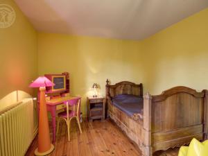 Maisons de vacances Gite Saint-Symphorien-de-Lay, 5 pieces, 8 personnes - FR-1-496-277 : photos des chambres