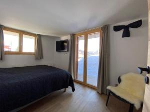 Chalet rénové pour 12 pers., à 100m des pistes, 300m des commerces, terrasses et parking inclus - FR-1-733-146