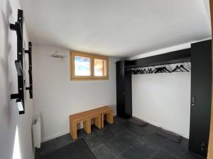 Chalets Chalet renove pour 12 pers., a 100m des pistes, 300m des commerces, terrasses et parking inclus - FR-1-733-146 : photos des chambres