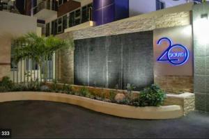 Luxury Kingston Apt - Pool & free parking 20 south