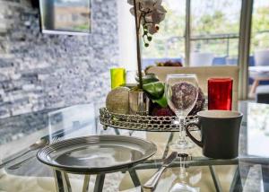 Luxury Kingston Apt - Pool & free parking 20 south