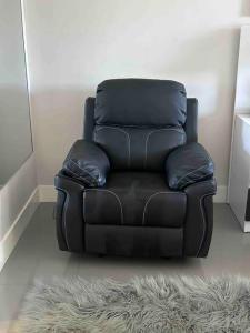 Luxury Kingston Apt - Pool & free parking 20 south