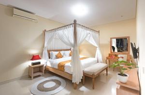 Villa Mayasari 6 Bed Rooms