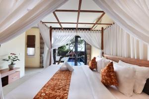 Villa Mayasari 6 Bed Rooms