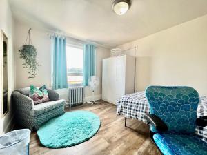 Private Room with Shared Bathrooms 10 Minutes To SeaTac Airport