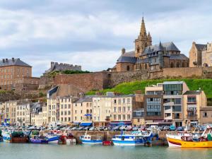 Maisons de vacances Vintage holiday apartment on the 1st floor of an elegant mansion - Coutances : photos des chambres