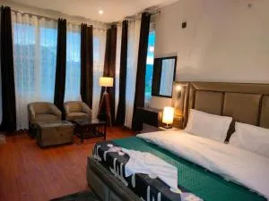 The Blossom Glee - Haldwāni