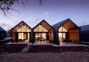 Par Five Shacks - Berri