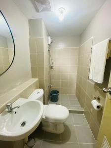 Cozy 2BR w Free Pool Access and Free Parking N224