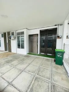 Mikhail's Homestay - Kampong Sungai Pasir Kechil