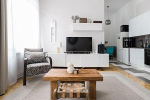 Sunrise Lounge Corvin 63m2 AC