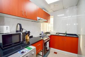 Luxury Escapes - Modern Studio Apt - Steps to Metro, Marina Mall and JBR Beach - Marina Pearl