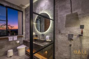 THE most luxury 5BR villa in Lovina! Stunning Outlook!