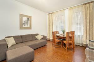 Sunny Apartments in the Heart of Poznań Old Town by Renters