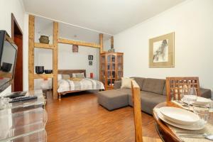 Sunny Apartments in the Heart of Poznań Old Town by Renters