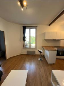 Appartements Appartement T2 Chic and White avec WIFI : Appartement 1 Chambre