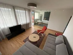 New flat with a mountain view, garage parking - 克拉利基