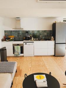 Cabanon moderne, les pieds dans leau, 2 chambres