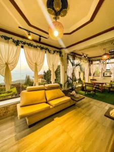 Refreshing Retreat: Tagaytay House with Pool