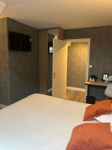 Hotels Hotel De Troyes : photos des chambres