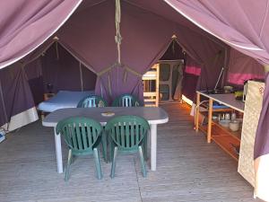 Campings Camping le Bois Jahan : Bungalow avec Terrasse