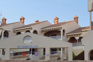 Precioso apartamento en complejo residencial con piscina y vistas al mar