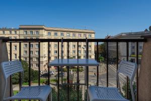 Beautiful Apartment Aleje Marcinkowskiego with Balcony by Renters