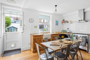 Kessel House - Outstanding family home, close to town centre