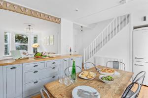 Kessel House - Outstanding family home, close to town centre