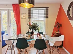 Fivehill 4 Bedrooms Apartments 6 beds 4 Showers Free Parking