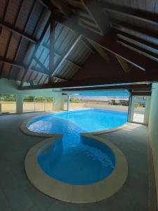 Appartements Le 102, T3 pour 5 personnes, vue montagne, classe 2 etoiles NF, parking, piscine en ete : photos des chambres