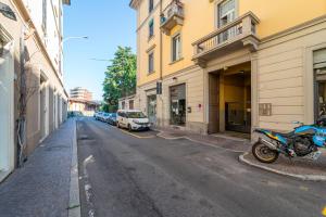 Modern Apartment at Via Carloni by Wonderful Italy