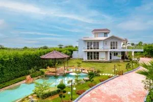 StayVista at Serenity Farms with Pool, Lawn, Bonfire & BBQ - Pīrthala