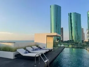 Cloud9 Waterfront Luxury Condo - Seef