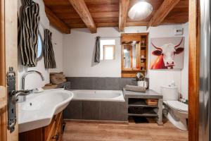 Chalets La Graviere : photos des chambres