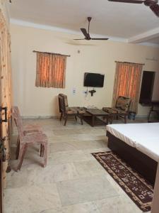 MADHUR RESIDENCY