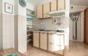 1 Bedroom Cozy Apartment In Vir